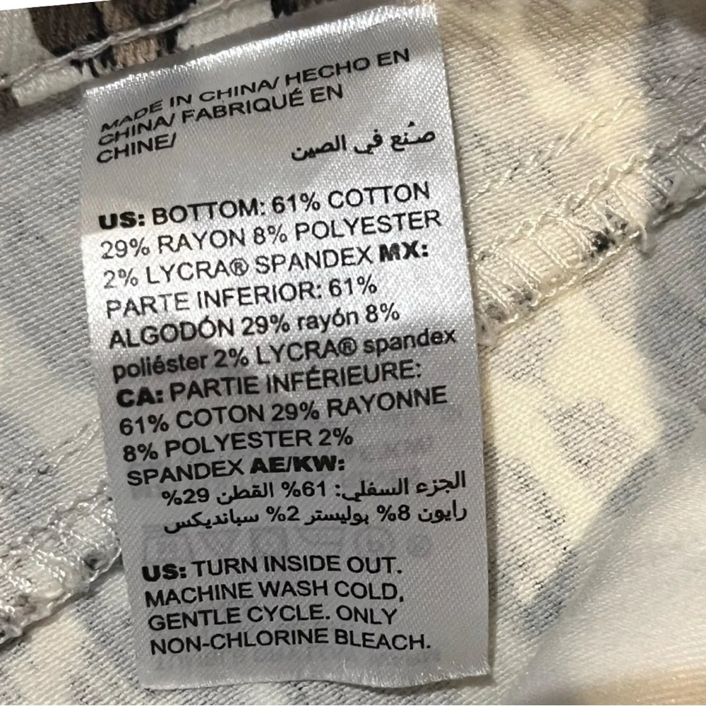 Chico's Leopard Print Jeans So Slimming Girlfriend Slim Leg Ankle, Women’s 8 - Picture 6 of 7